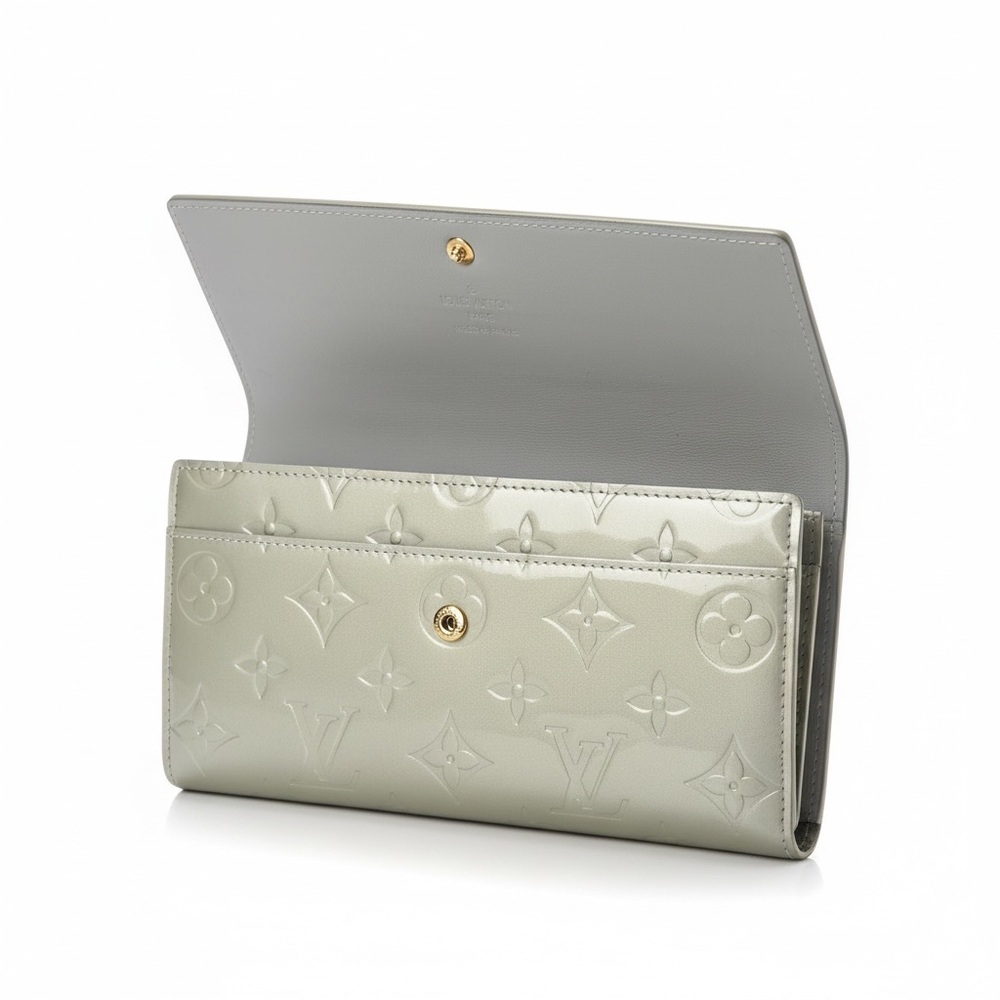 Rare Louis Vuitton Monogram Vernis Wallet in Dove Gray - Picture 2 of 10